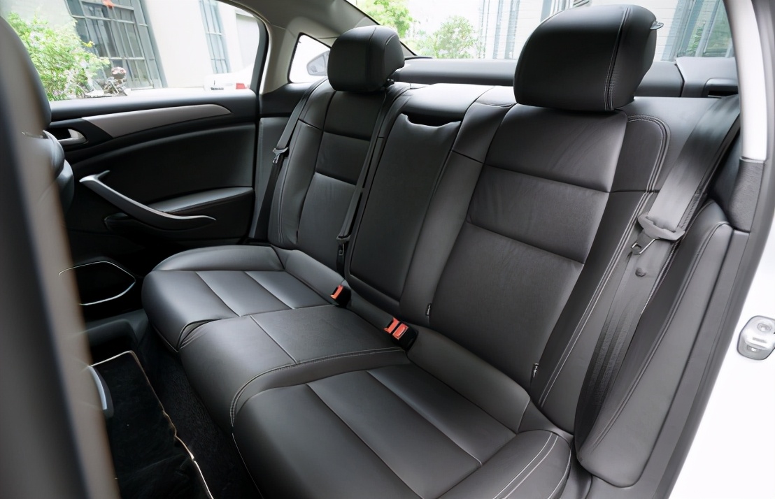 高颜值雪铁龙C5,起售价16.99万元,油耗低至6.4L