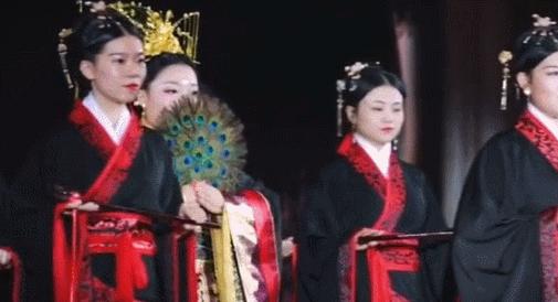 中式婚礼火遍抖音,中式婚礼爆火