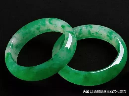 翡翠手镯的水头怎么看好坏,翡翠手镯的基本知识大全