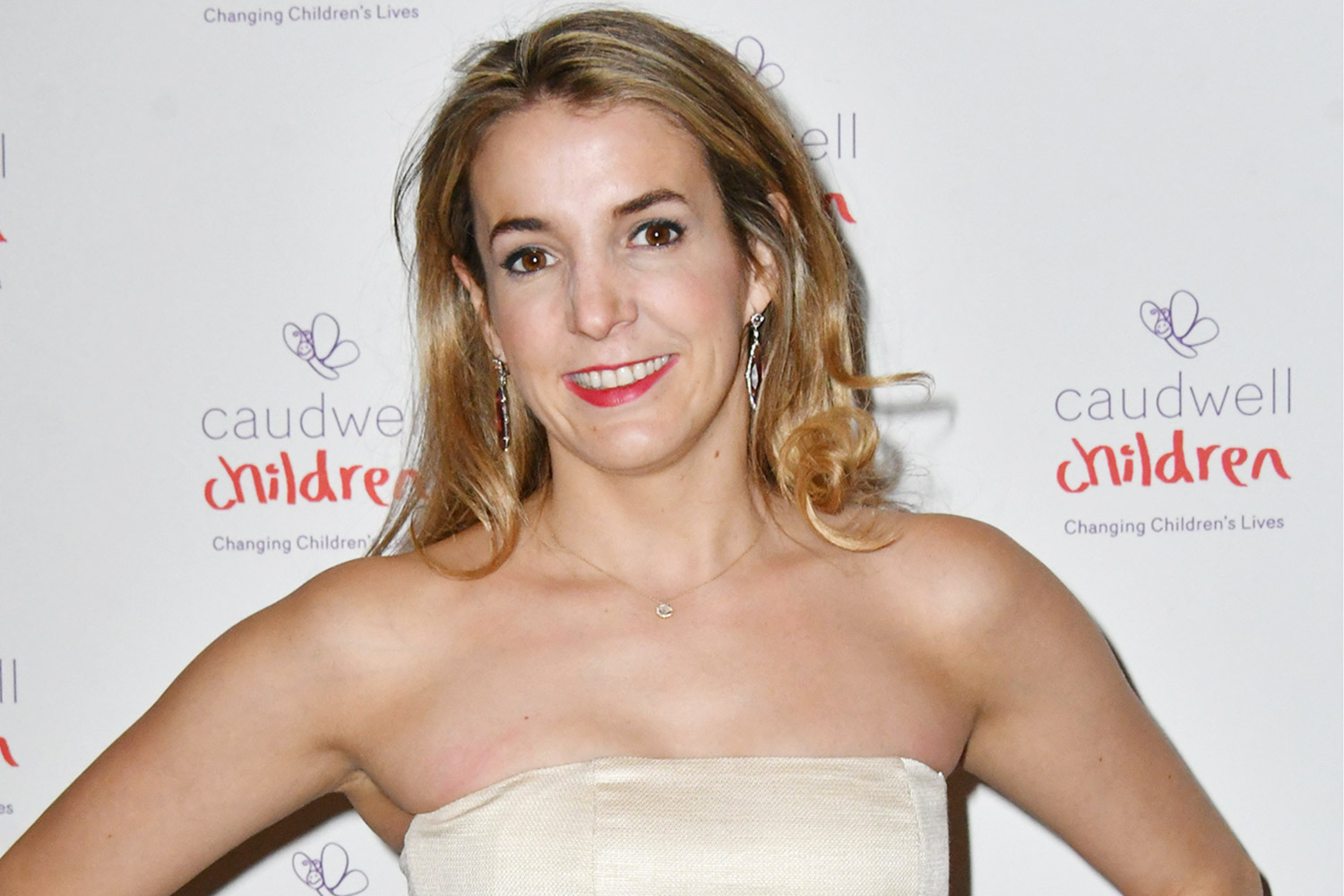 20岁获王子倾心，32岁被扫地出门，36岁时灰姑娘迎来第二春