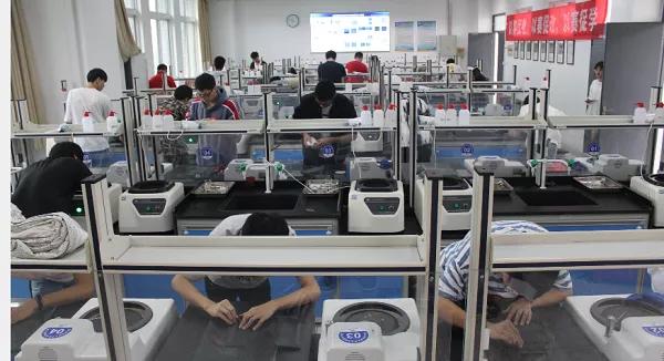 【招生专辑】走进学院：来汽车学院，感受速度与激情！