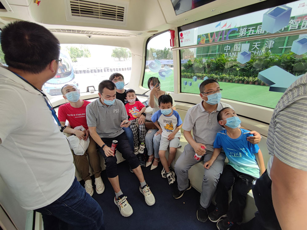 “深蓝”成网红海格客车凭智慧出行引爆津门