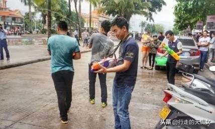 欢乐的泼水节鸟语花香,泼水节溢出的欢乐