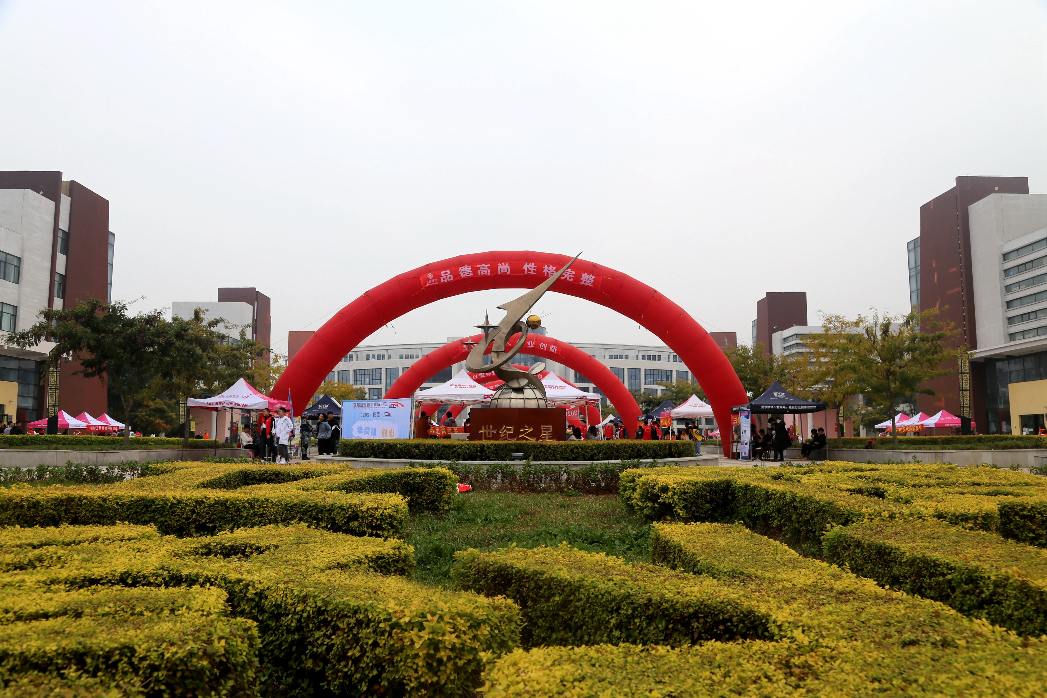 小红马甲志愿者,辽宁轨道交通职业学院报到