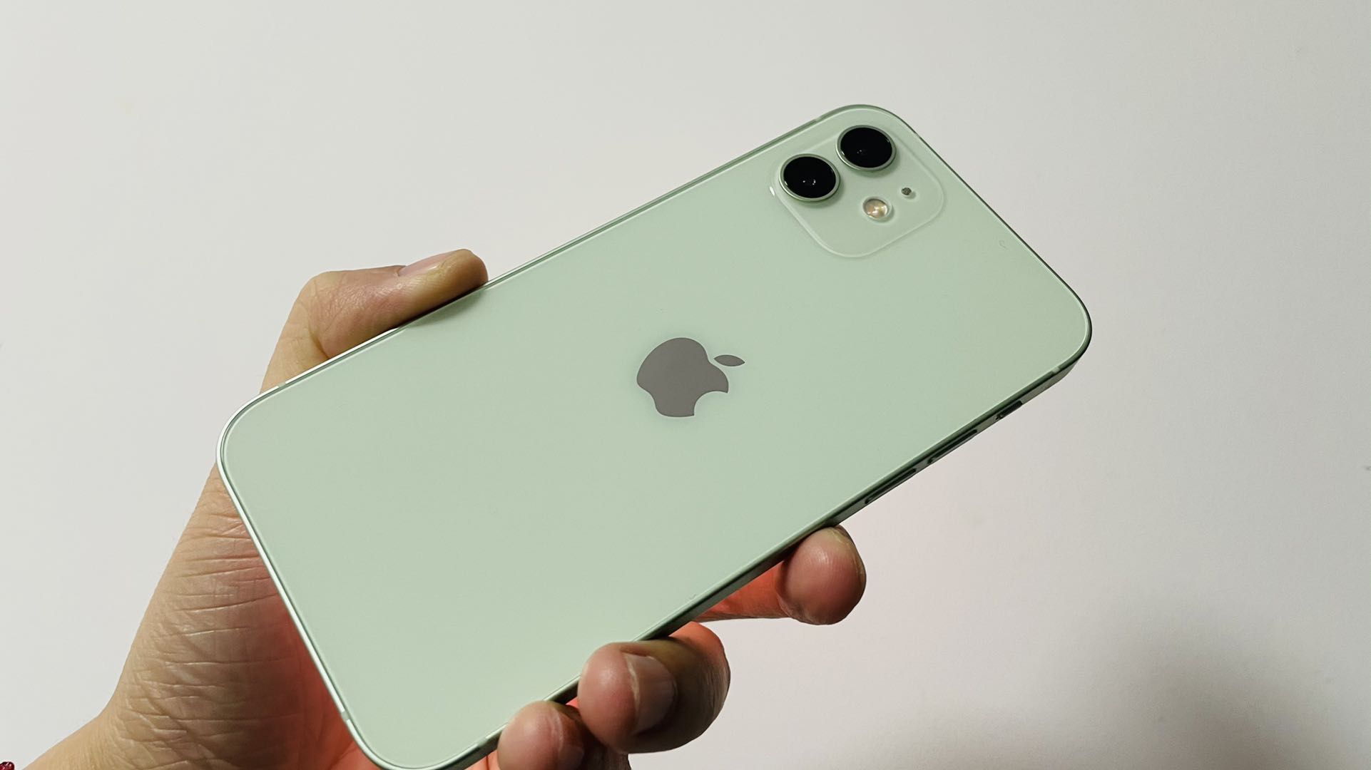 iphone12使用四个月掉漆了,iphone12使用久了卡顿