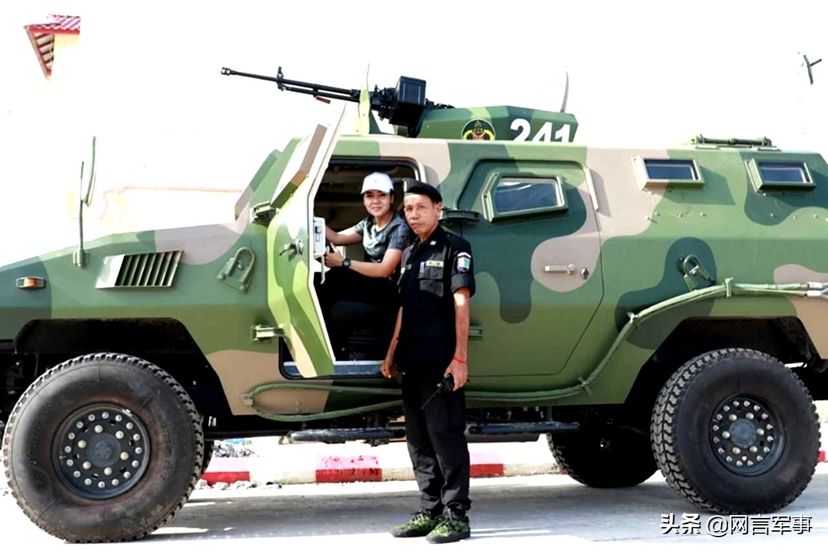 柬埔寨特种兵肌肉秀,柬埔寨援助装甲车