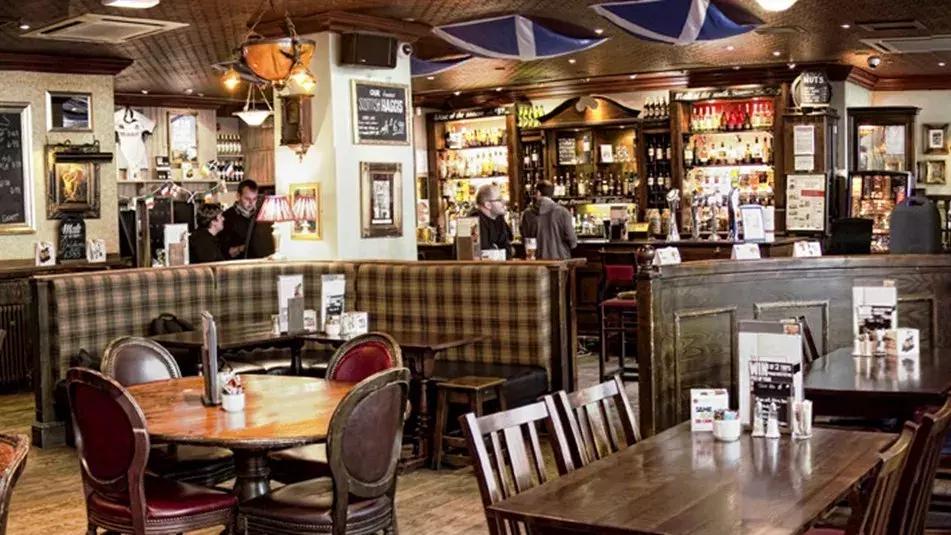 李嘉诚46亿英镑购买的酒吧巨头有何“花招”？