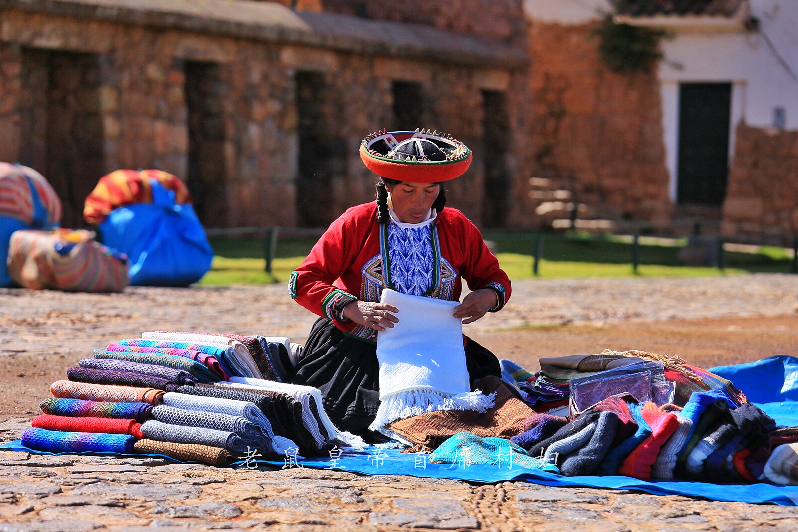 南美千年印加古镇,妇女掌握独门神技:用仙人掌真菌做口红