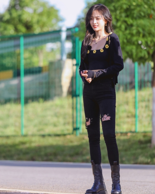 吴宣仪牛仔破洞裤,有一种破洞裤叫什么