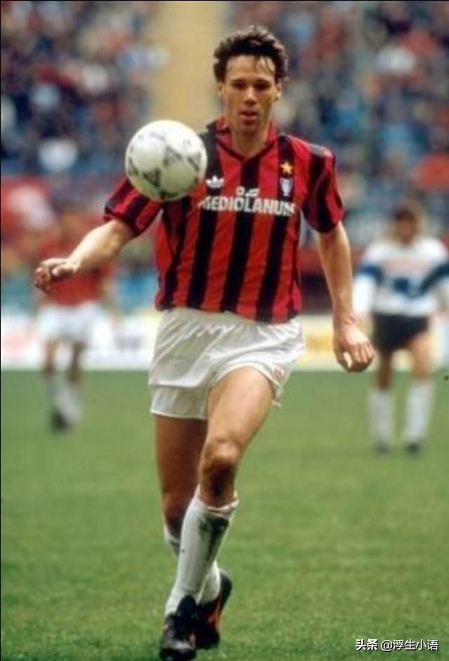 足球史上最全能支点中锋!他可以在中锋、前腰和边锋之间无缝衔接!