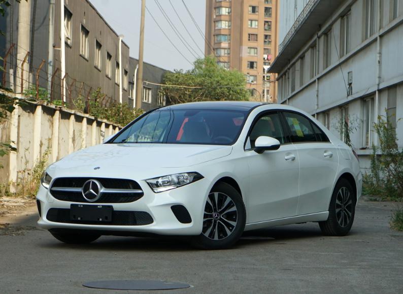 2023款奔驰a180l和宝马120i,奔驰a级180和200哪个更值得买