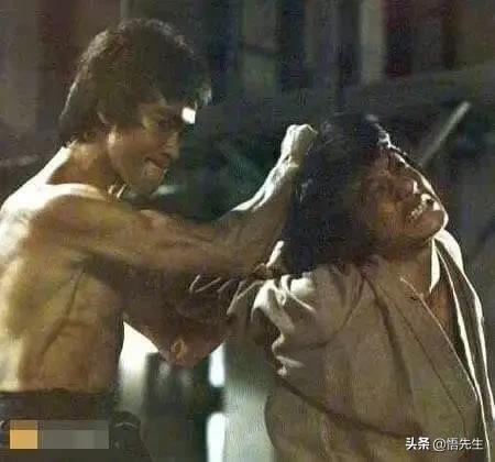 霍金年轻时帅气的照片,霍金年轻时帅照