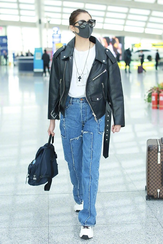 关晓彤穿的白鞋,关晓彤穿很高的鞋子