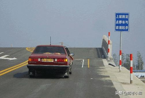 科目二坡道起步熄火原因及方法,手动挡科目二坡道起步如何不熄火