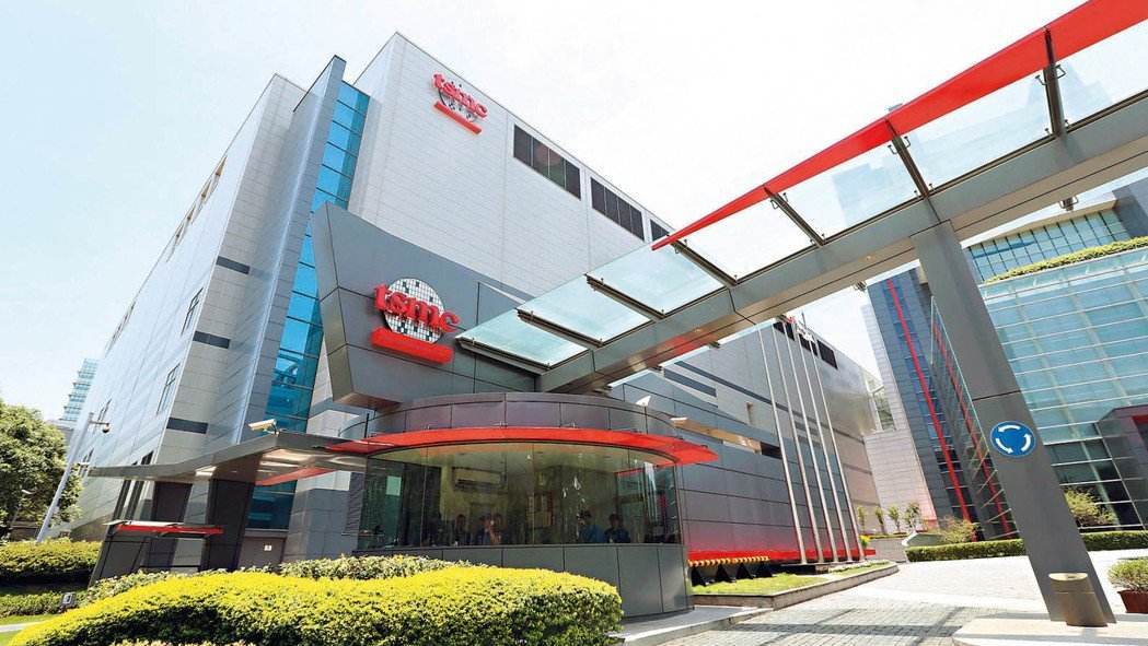 传苹果M1订单或给三星？台积电只能无奈接受，分析师：怪光刻机