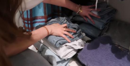 韩国女生独居公寓,韩国美女晒衣服