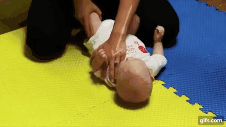 宝宝斜颈可以使用什么物理疗法,纠正宝宝斜颈最好的办法