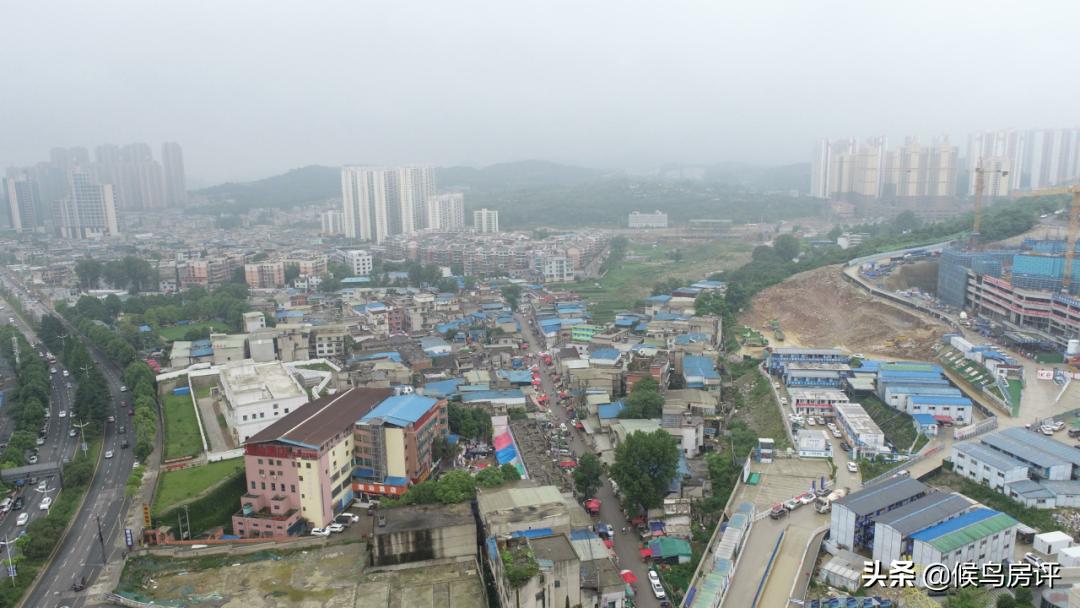 面对面、背靠背，贵阳两个顶级“商区房”谁更强？