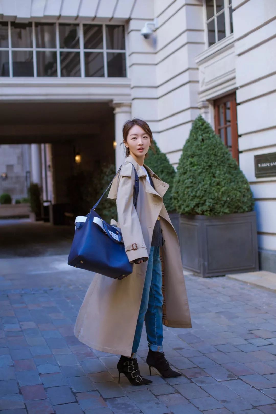 当代女生消费观名牌包,现代女士包