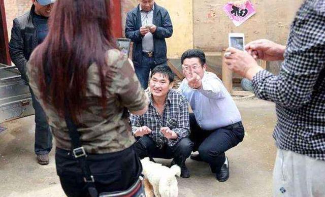 旭日阳刚落魄街头卖唱,旭日阳刚草根歌星组合