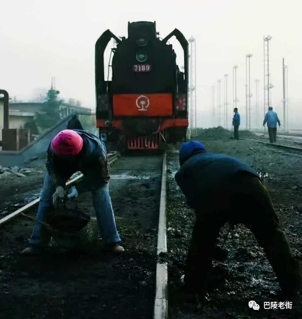 捡煤炭的孩子,捡煤渣的小孩图片