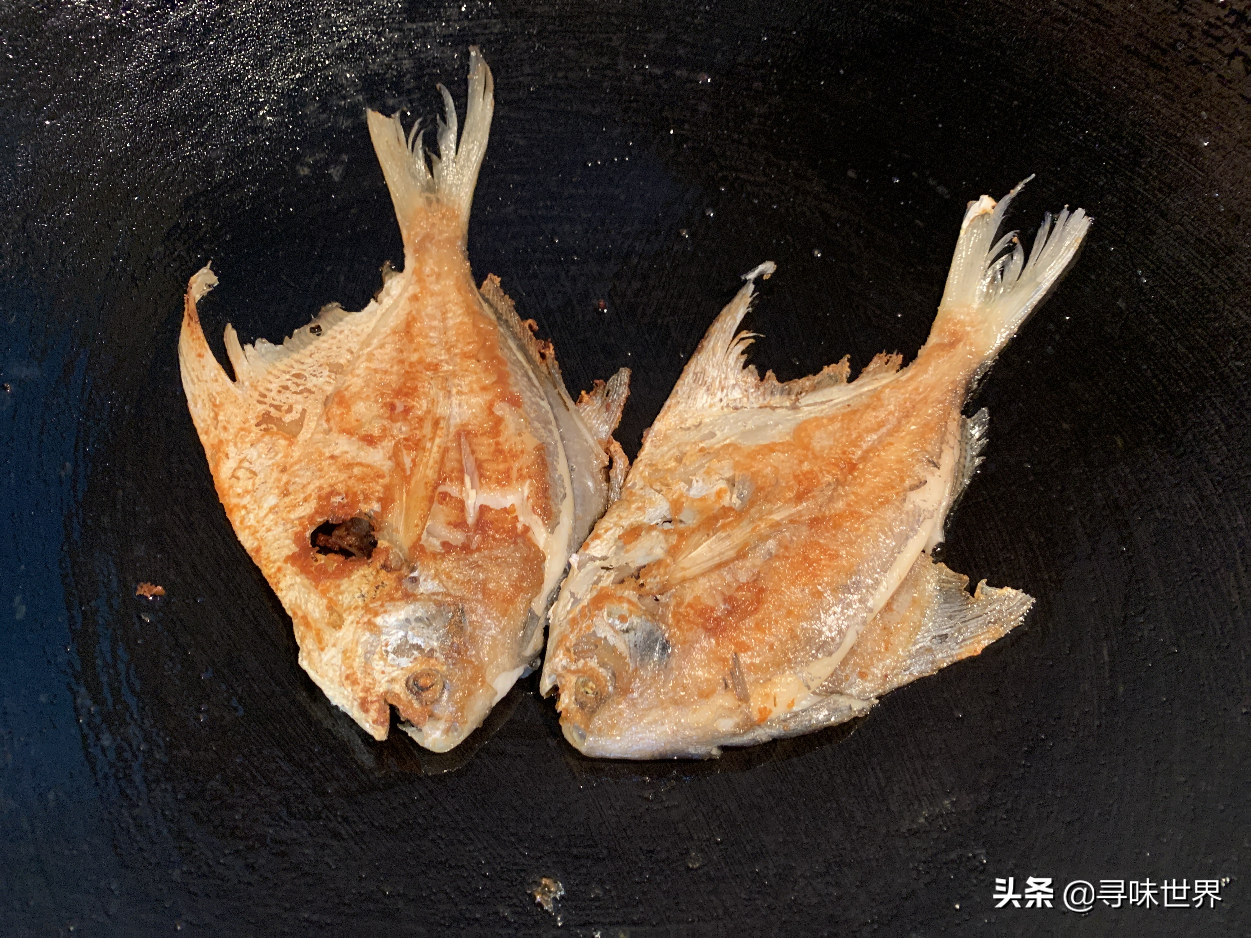 铁锅煎鱼如何防粘锅,煎鱼粘锅用什么办法不粘锅