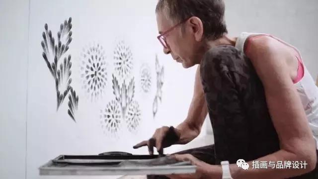 老奶奶绘画出神入化,老奶奶画渐变画