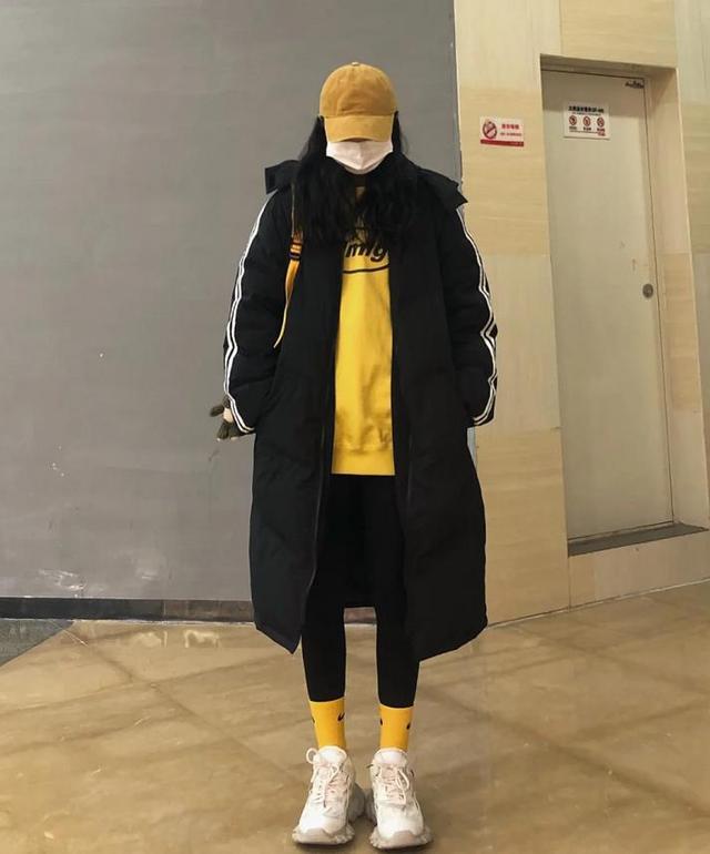 长羽绒服鲨鱼裤的穿搭,长款羽绒服鲨鱼裤冬季穿搭