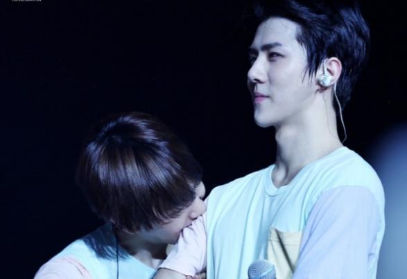 exo金俊勉中文介绍自己,金俊勉身上刻有exo所有成员的名字