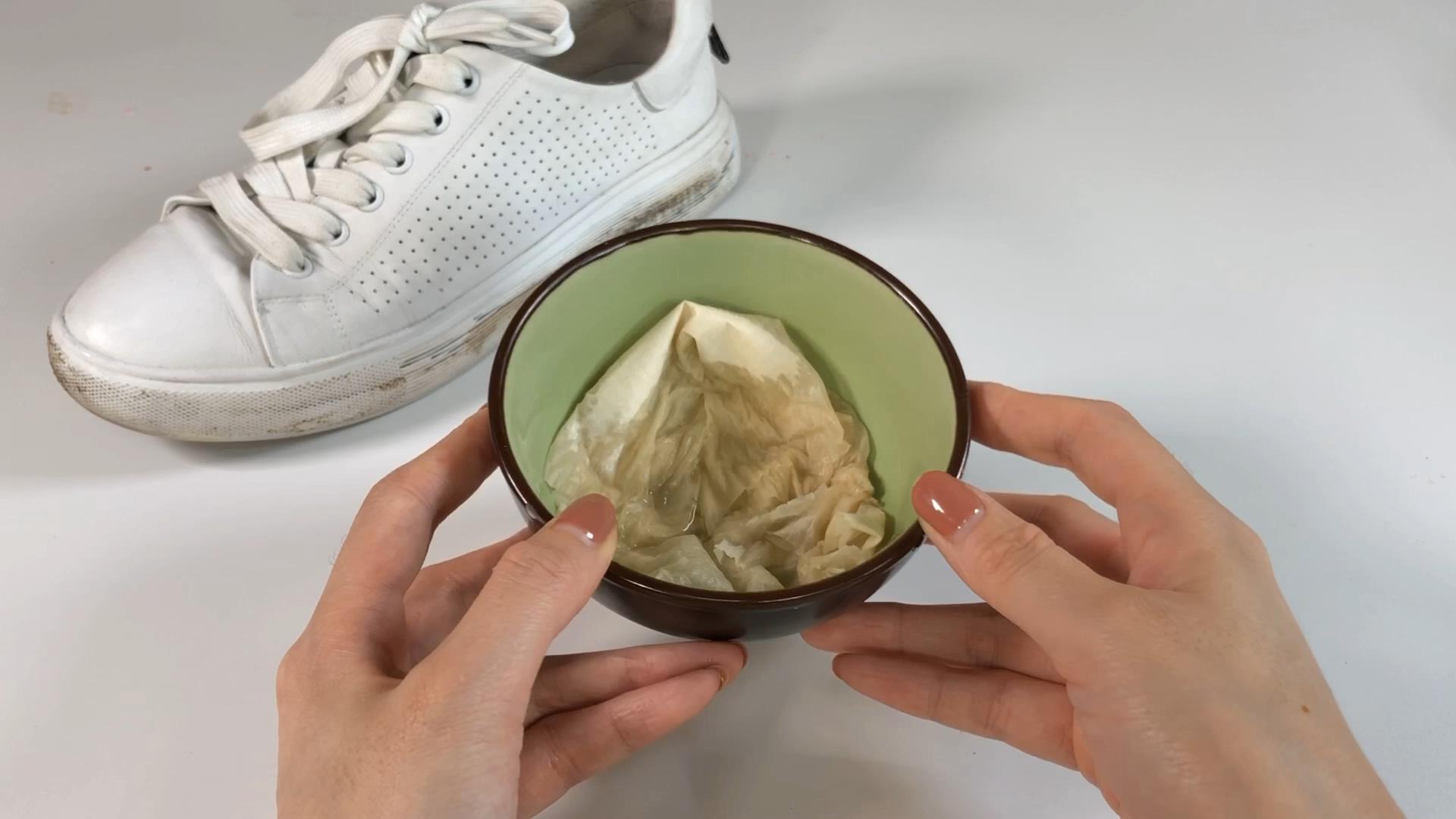 白鞋脏了不用去污剂怎么洗,白鞋脏了不洗怎么变干净