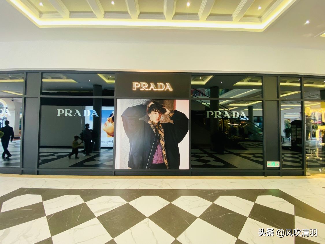 成都一个“意式”小镇火了,购物便宜品牌繁多,3500个免费停车位