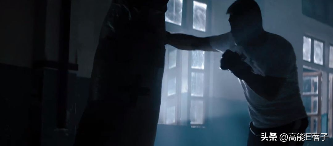 向佐唱歌名场面,向佐人生低谷完整视频