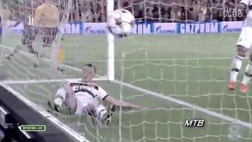 梅西晃倒博阿滕视频无水印高清,巴萨3:0拜仁梅西晃倒博阿滕