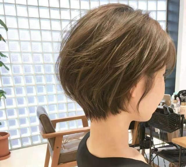 脖子短的女生适合什么发型图片,适合小圆脸短脖子的发型有哪些