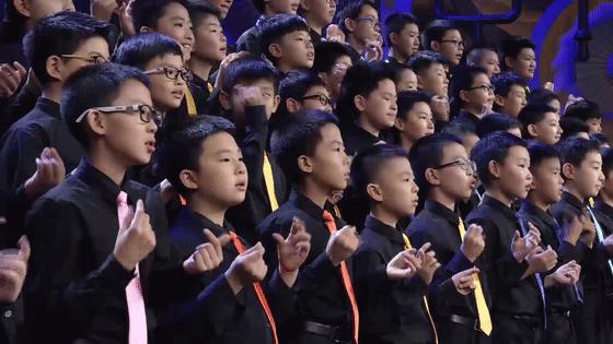 67名小男孩，靠身体打击模拟出雨声，最后的和声太震撼了