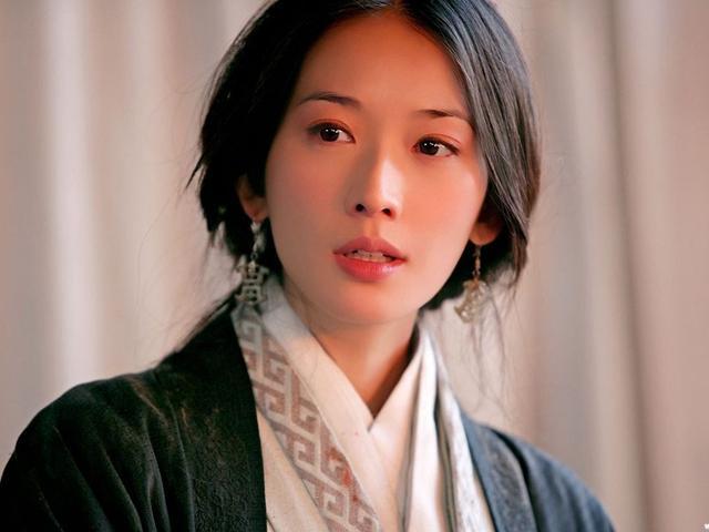 周瑜死后貌美的小乔跟谁过了,孙权周瑜和大小乔