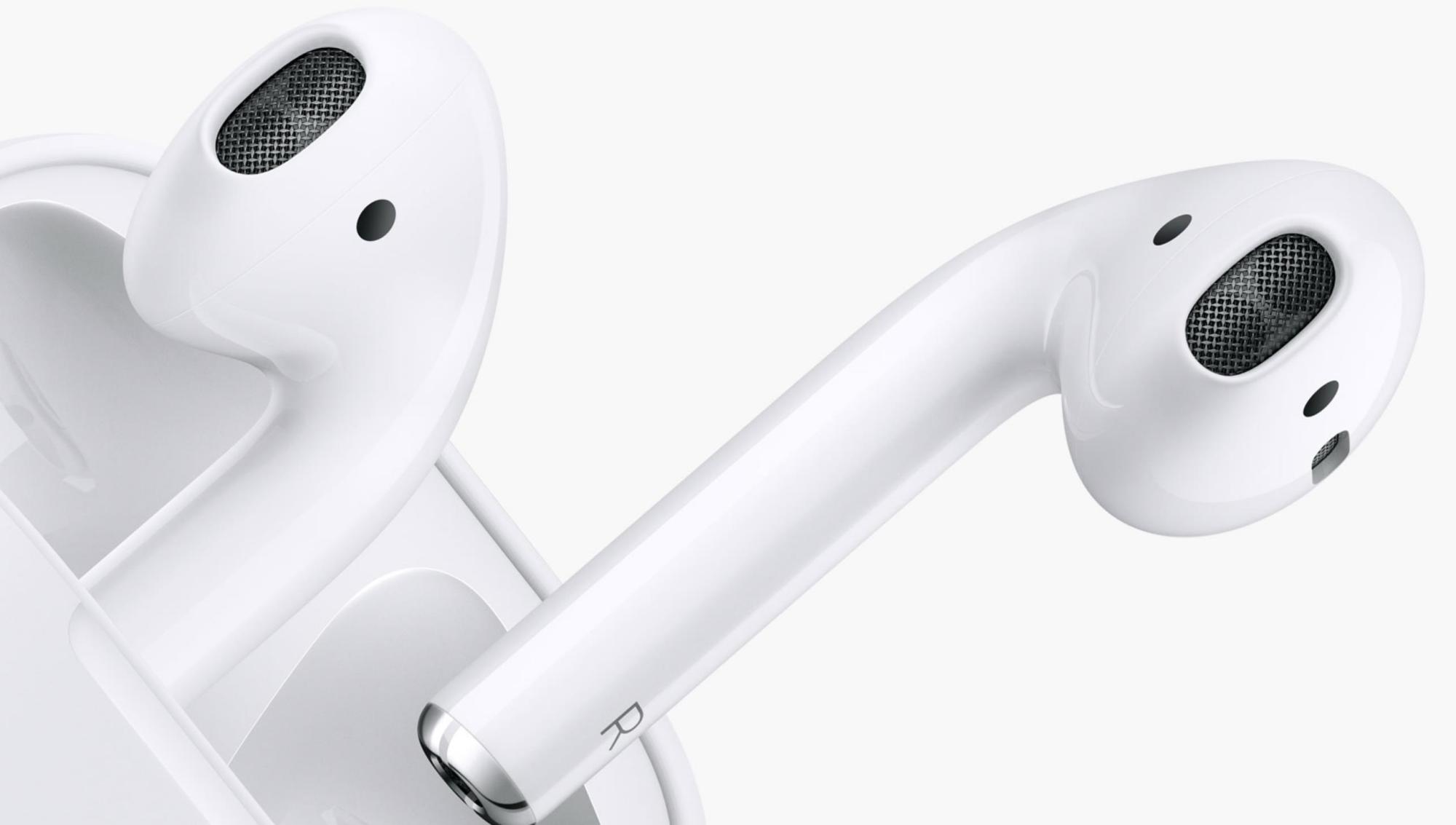 女子网购山寨AirPods，到货后快疯了，尺寸比她的脑袋还大！