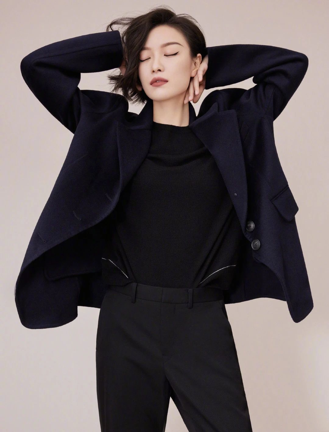 脸大剪短发显老怎么补救,自己剪倪妮短发发型教程