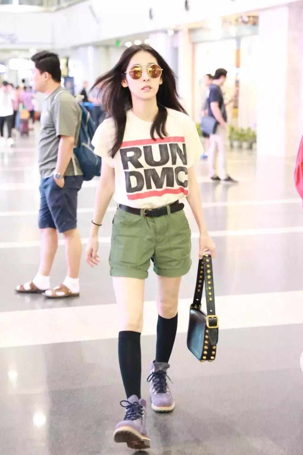 杨幂热巴穿的这些款式超出彩,杨幂热巴实力种草的牛仔外套