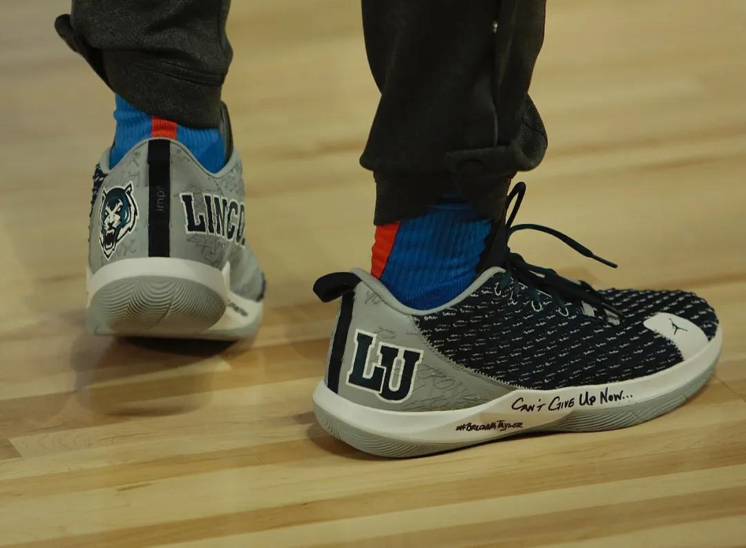 nba球员上脚科比球鞋系列,nba球星鞋王塔克在哪支球队