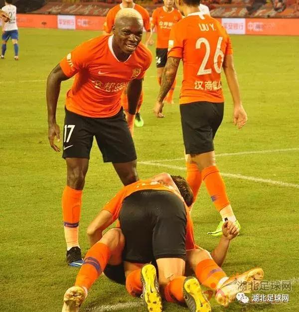 鲁能专为武汉创造奇迹，2005赛季出了个周燎，2019赛季是他们俩…