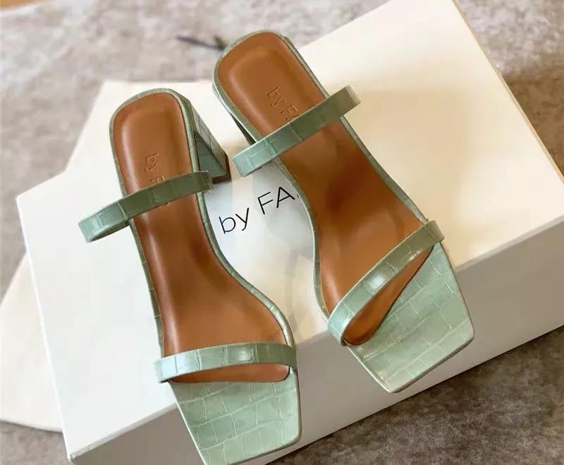 牛油果绿流行,牛油果绿跳色搭配款式