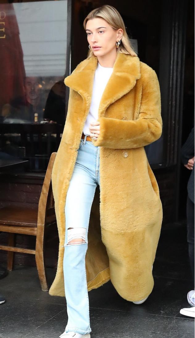 皮草大衣怎么搭配洋气短款,皮草大衣高级穿搭