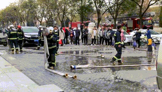 火灾车祸最新消息,回龙观附近车祸现场事件