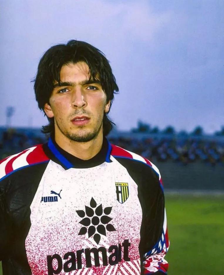 历史足坛百大球星top100,历史前50足坛巨星排名伊布