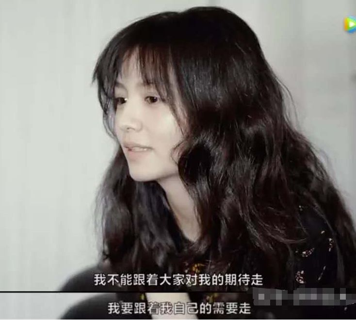 父亲死于狱中，暗恋母亲情人；拒绝拍戏的她、23岁却成金像奖影后