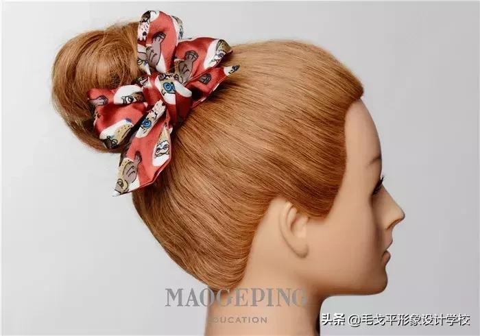 丸子头发带扎法简单又好看又漂亮,丸子头怎么搭配发带