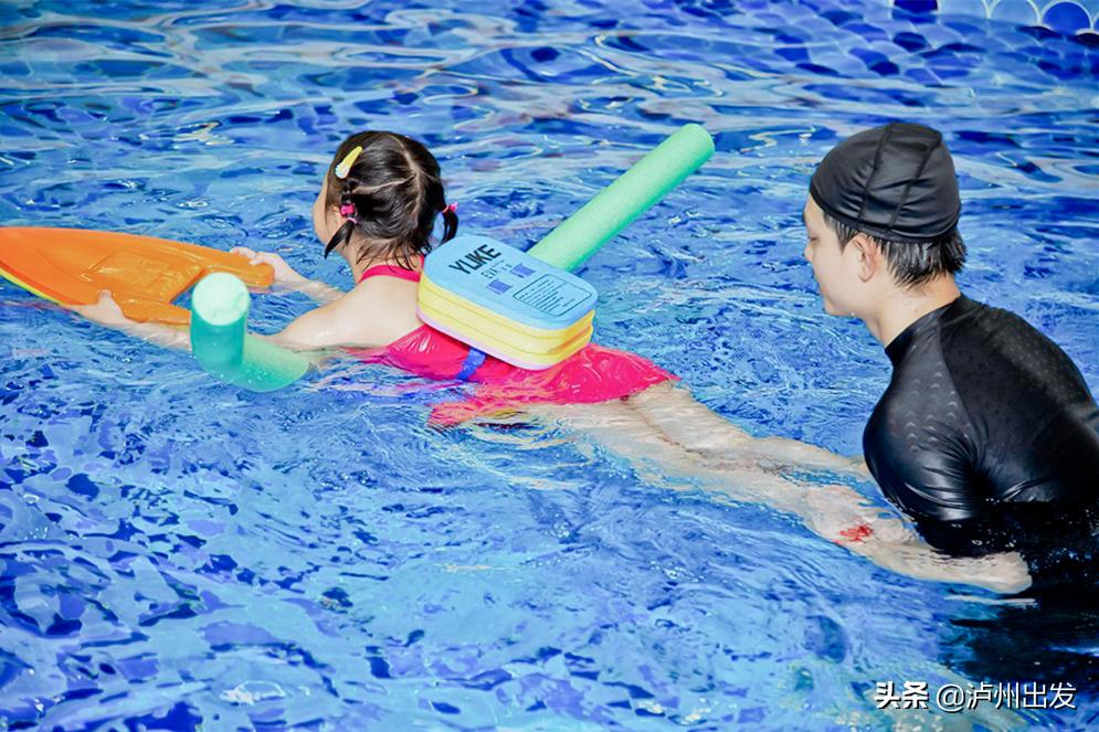 泸州亲子训练营,无边泳池亲子游泳