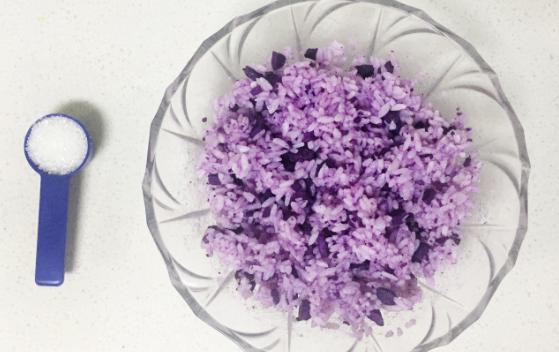 椰香糯米小方糕做法,紫薯椰蓉小方的做法