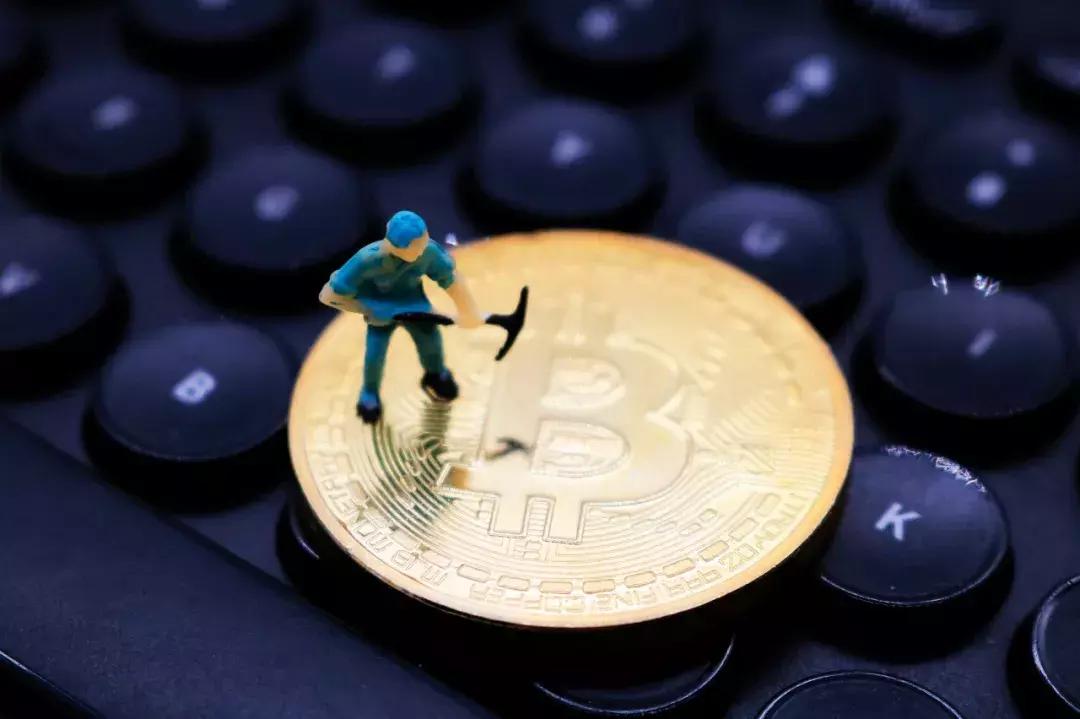 我拿着3000元月薪，教新中产炒币